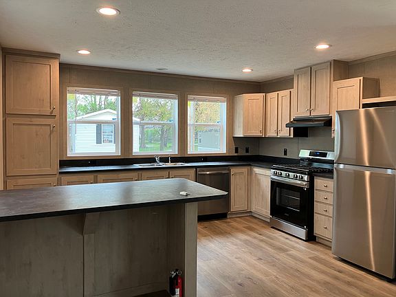 4th image of 56 Loraine Dr