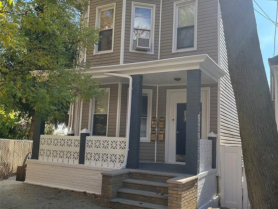 76-48 Park Ln S
