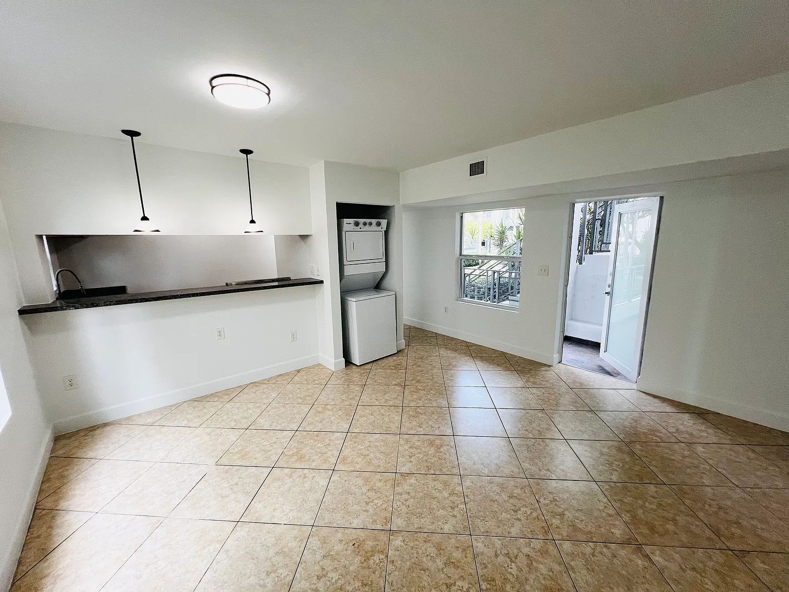1 bed, 800 sqft, $2,200 — Photo 3