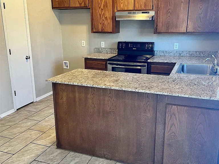 414 E Waco Pl — Photo 11