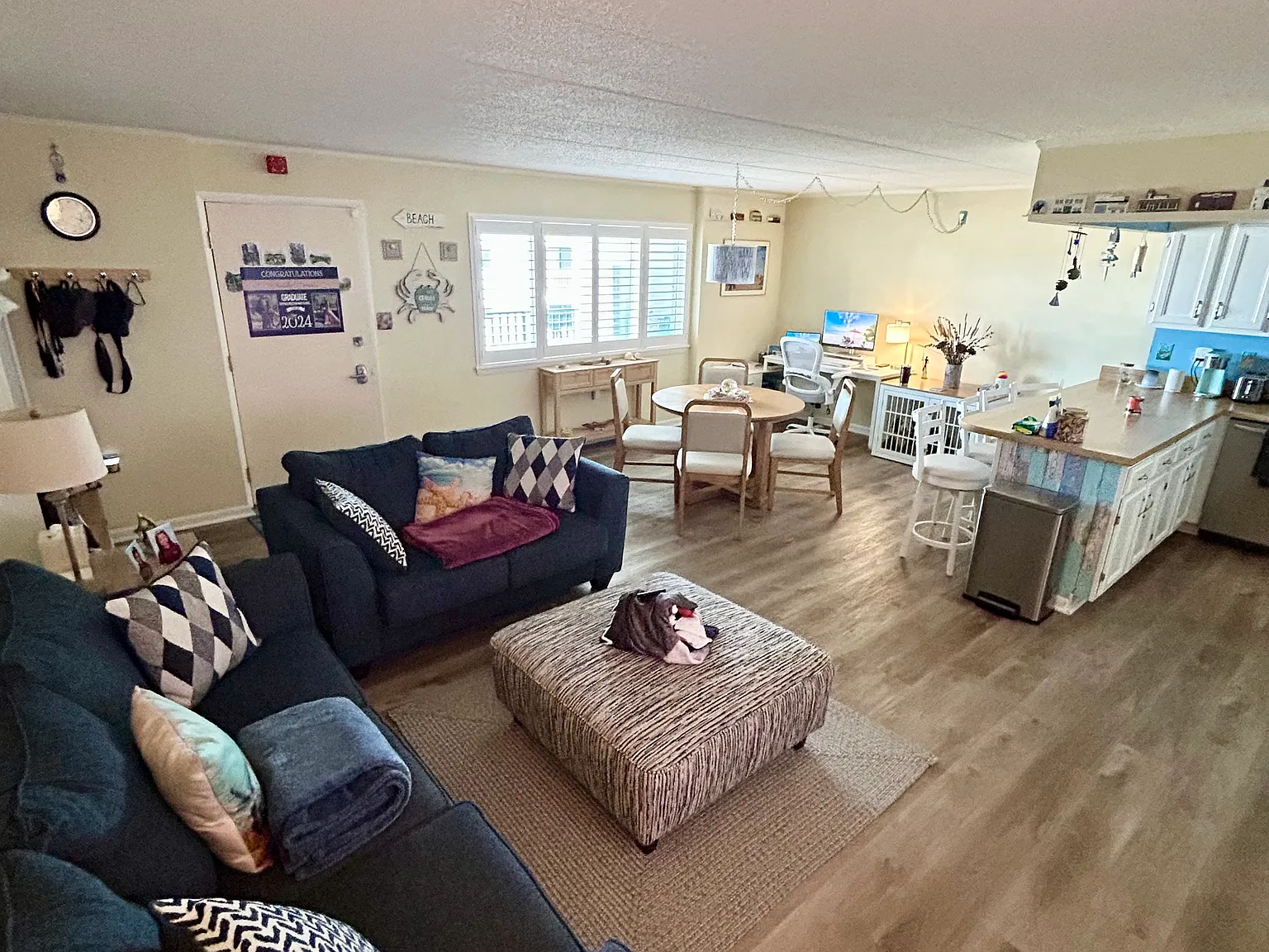 2 bed, 920 sqft, $2,100 — Photo 2