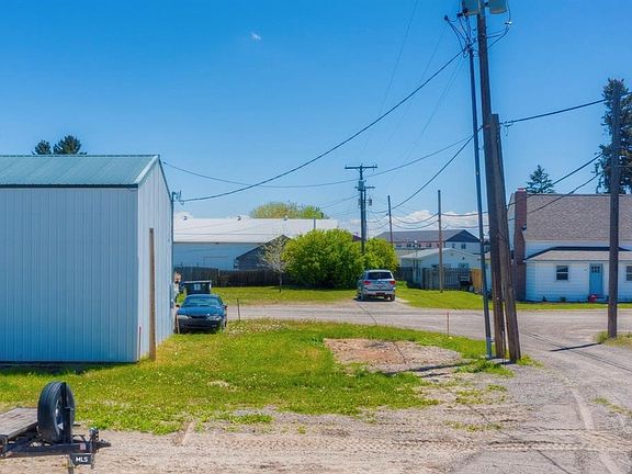 4th image of S 8th St