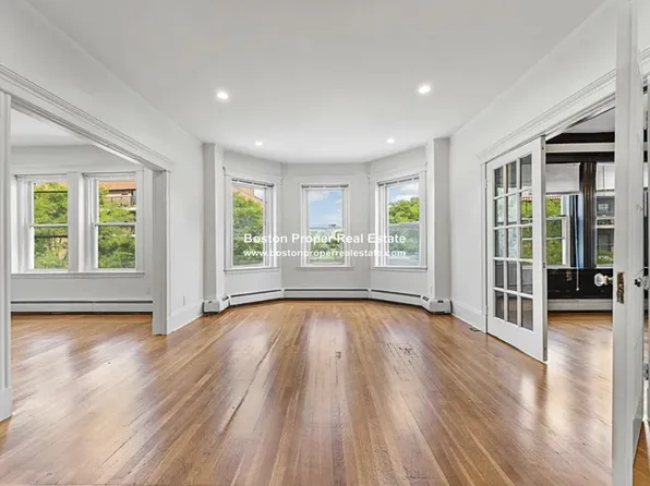 134 Pleasant St #2, Brookline, MA 02446