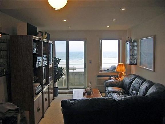 Living Room w Oceanfront Views