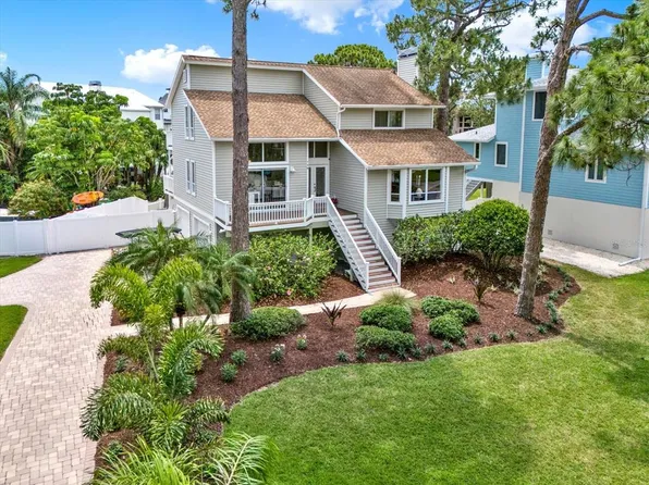 748 Soundview Dr, Palm Harbor, FL 34683