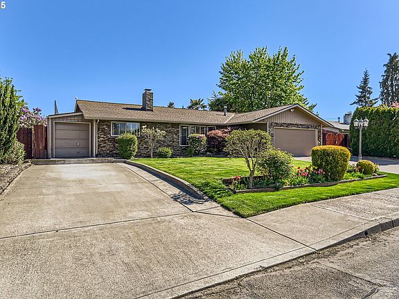 3rd image of 1475 NE Oleander Ln