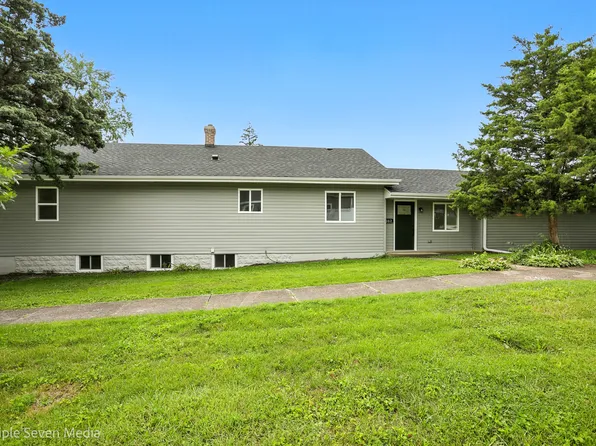 302 S Washington St, Westmont, IL 60559