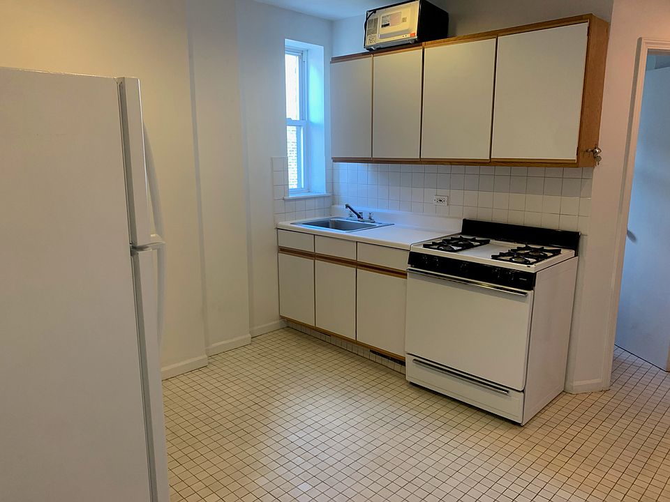1st image of 1555 N Milwaukee Ave APT 32