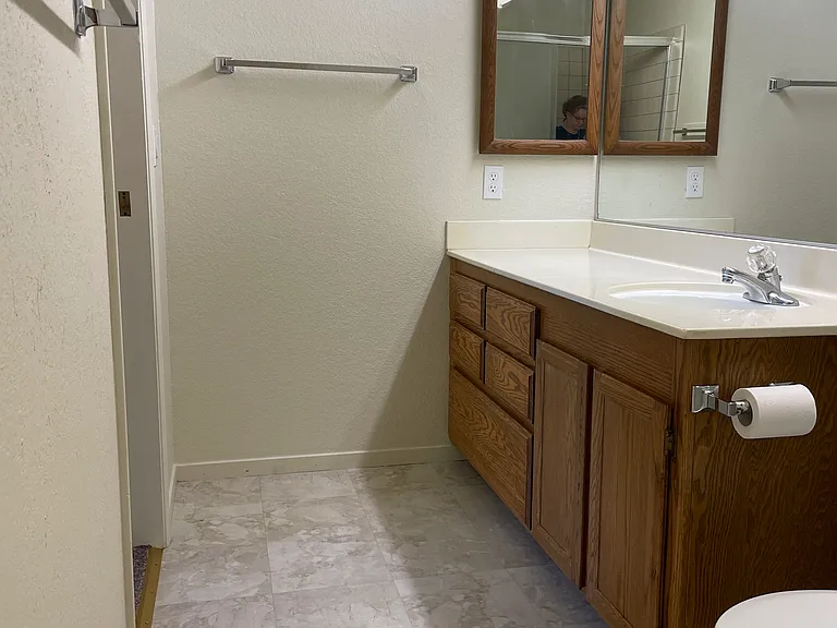 548 Eldridge Ave — Photo 9