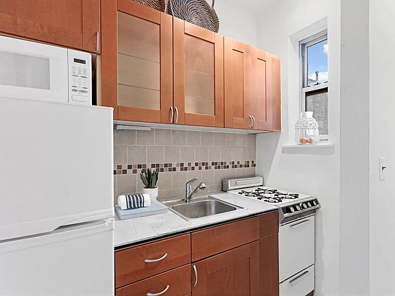 3rd image of 2790 Broadway APT 7G
