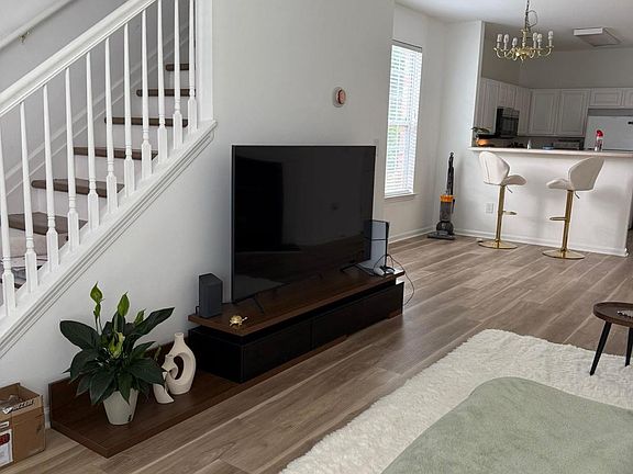 3rd image of 1509 Cove Creek Cir