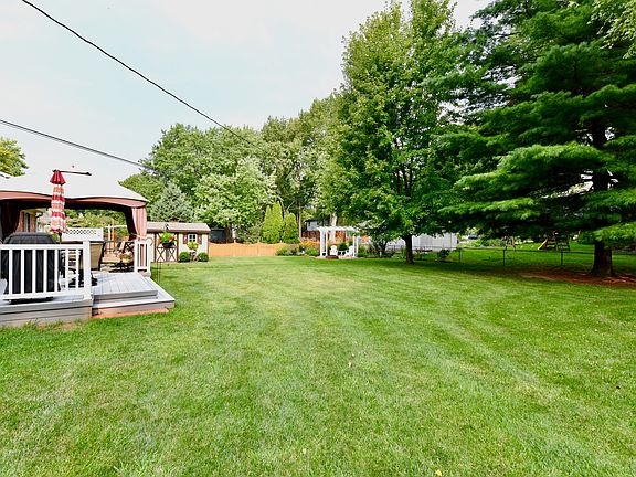 2nd image of 2542 Pleasant Way W