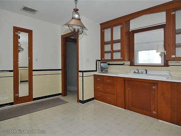 3rd image of 7 Rose St
