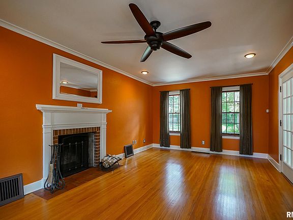 5th image of 414 W Maywood Ave