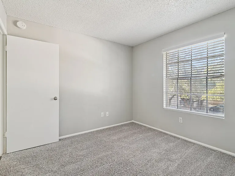 Rock Canyon Apartments — Photo 30