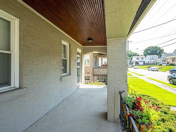 3rd image of 2624 Leslie Ave