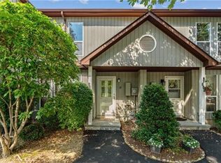 117 Hemlock Cir, Peekskill, NY 10566