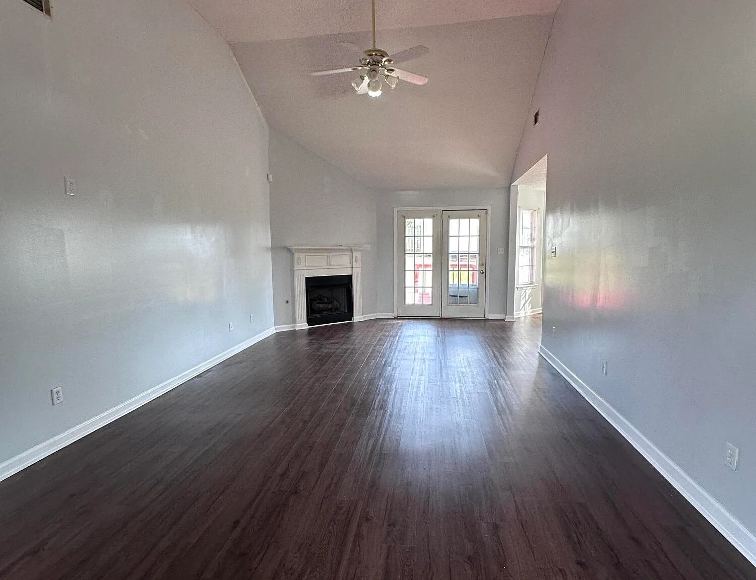 4 bed, 2.0 bath, 1820 sqft, $2,300 — Photo 2