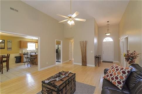 4th image of 2118 Geneva Dr