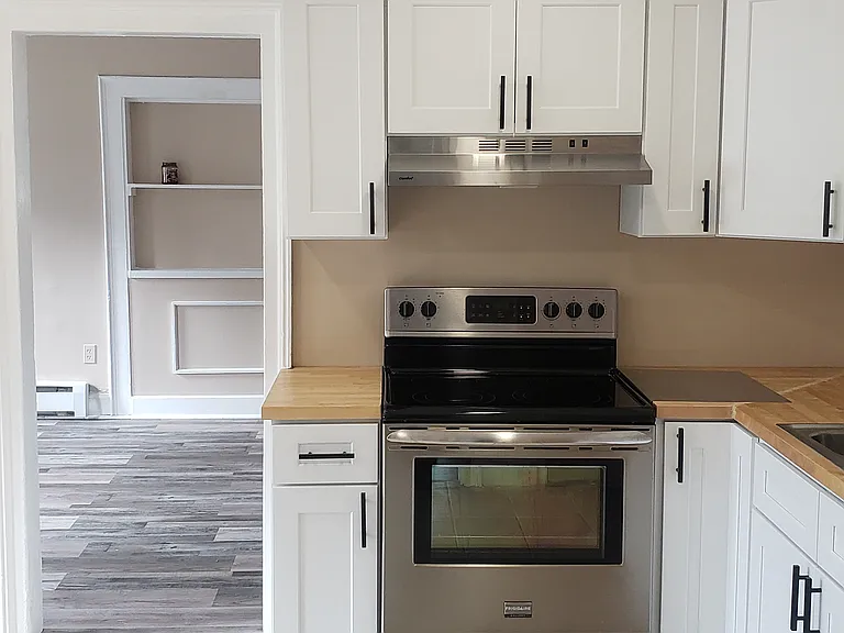 17-19 Mahl Ave #3 — Photo 3