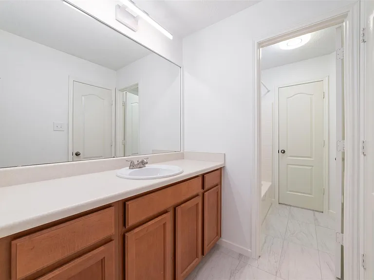 2618 Bridgestone Park Ln — Photo 44