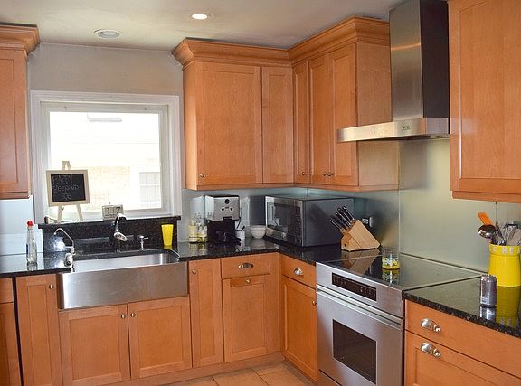 5th image of 712 Leamington Ave