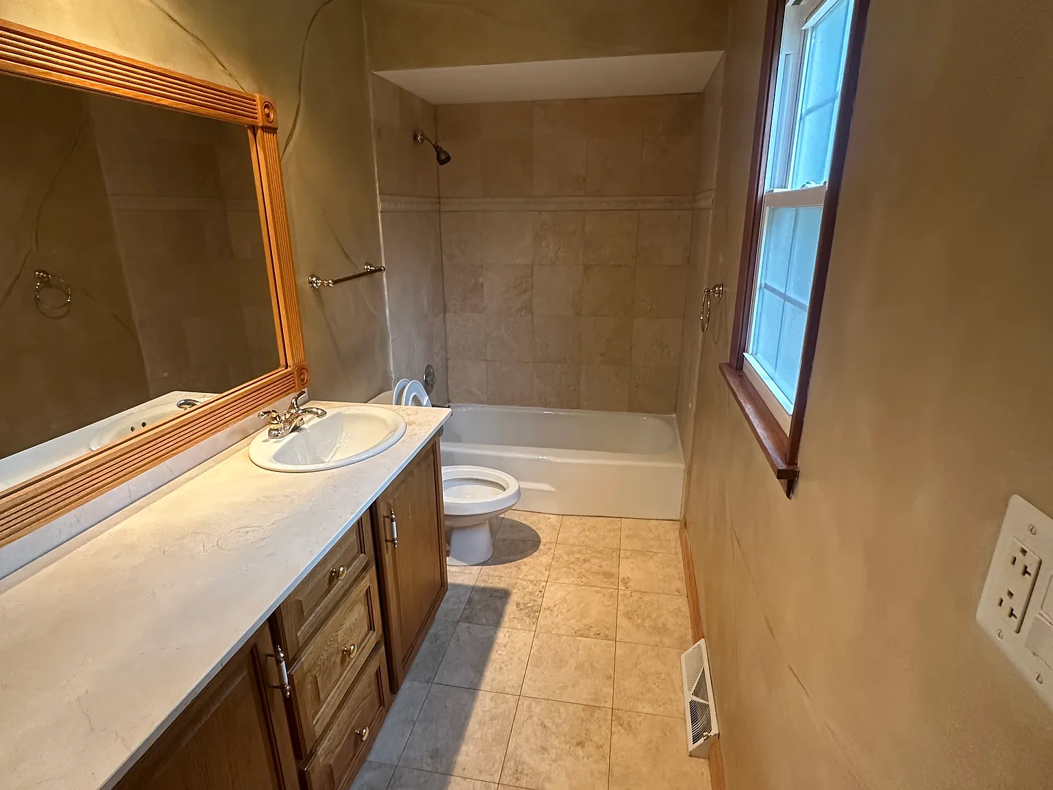 6 bed, 2842 sqft, $4,600 — Photo 4