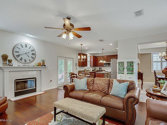 3rd image of 680 Acorn Chase Dr