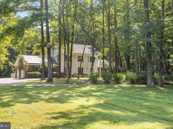 2401 Bermondsey Dr, Bowie, MD 20721