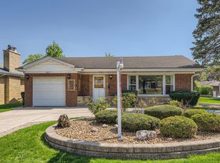 1027 Devon Ave, Park Ridge, IL 60068