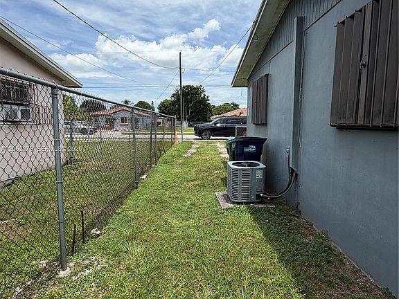 3rd image of 10442 SW 180th St