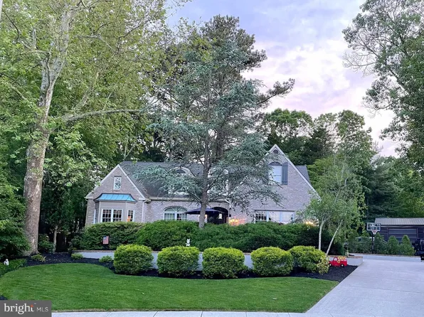 4 Angel Hill Ct, Turnersville, NJ 08012