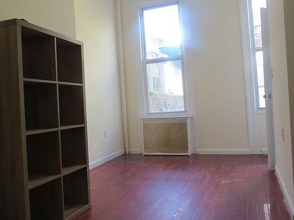 4th image of 177 Maujer St APT 3R