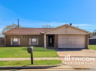 800 Levelland Dr, Arlington, TX 76017