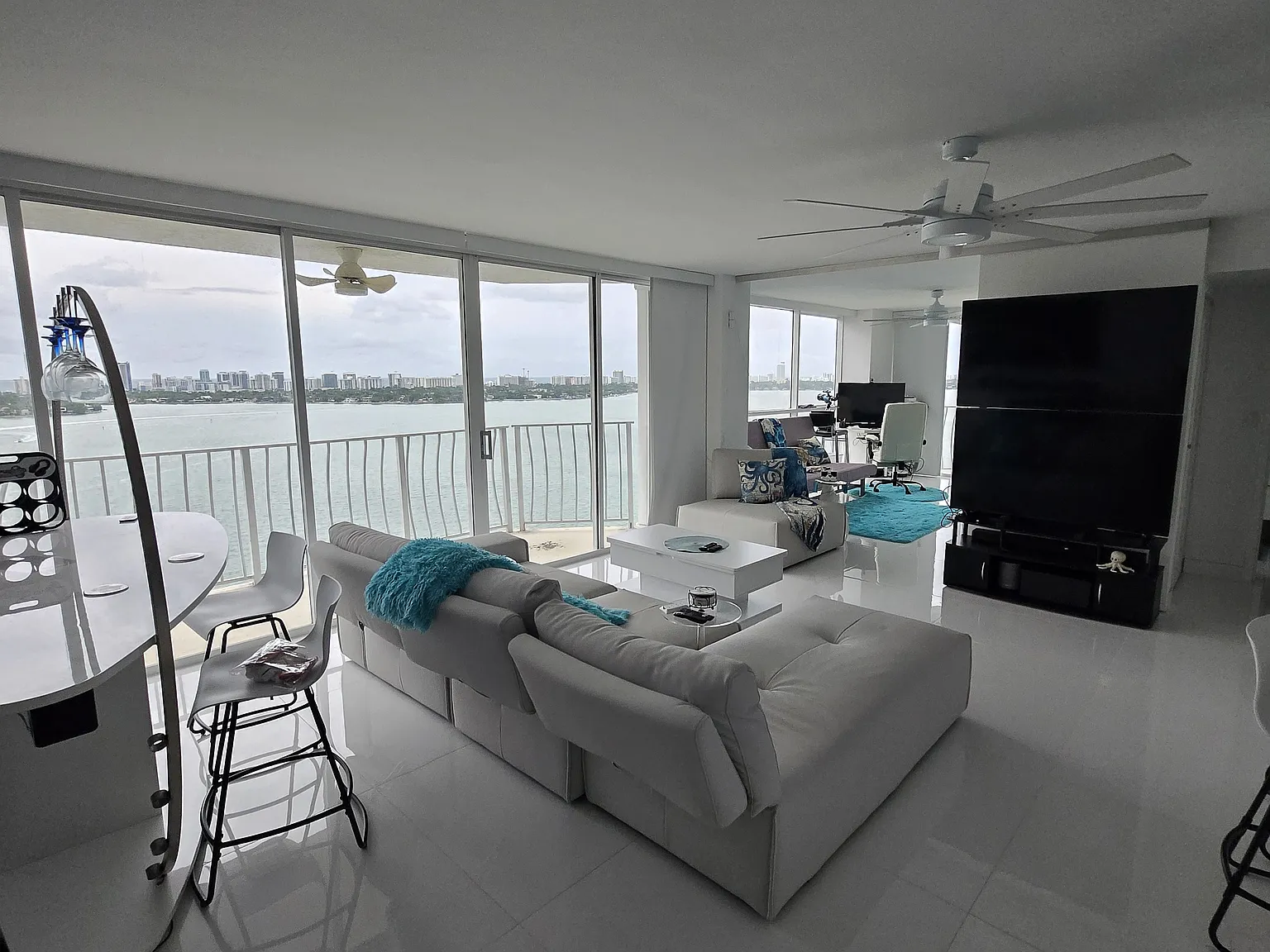 2 bed, 1061 sqft, $3,800 — Photo 1