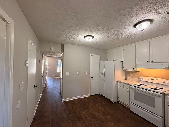 4th image of 425 Lakewood Dr SW #436