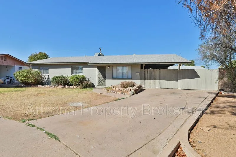 4 bed, 2.0 bath, 1176 sqft, $1,945 — Photo 3