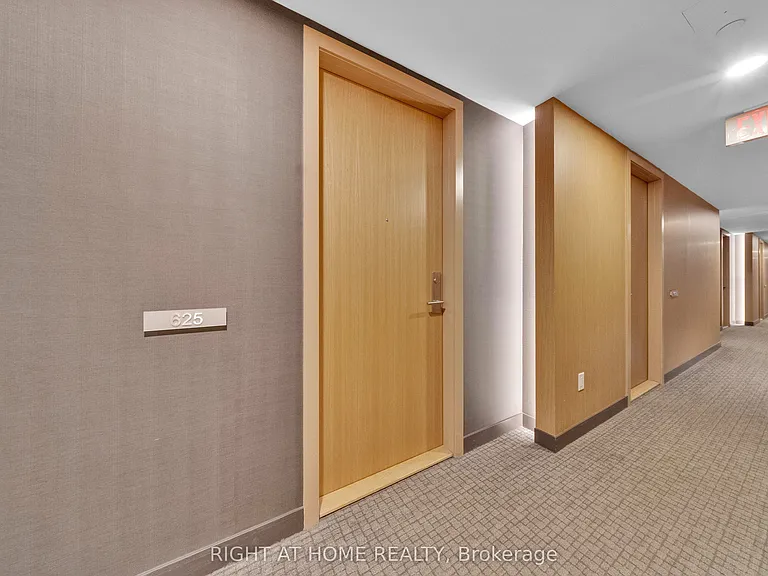 629 King St W #625 — Photo 3