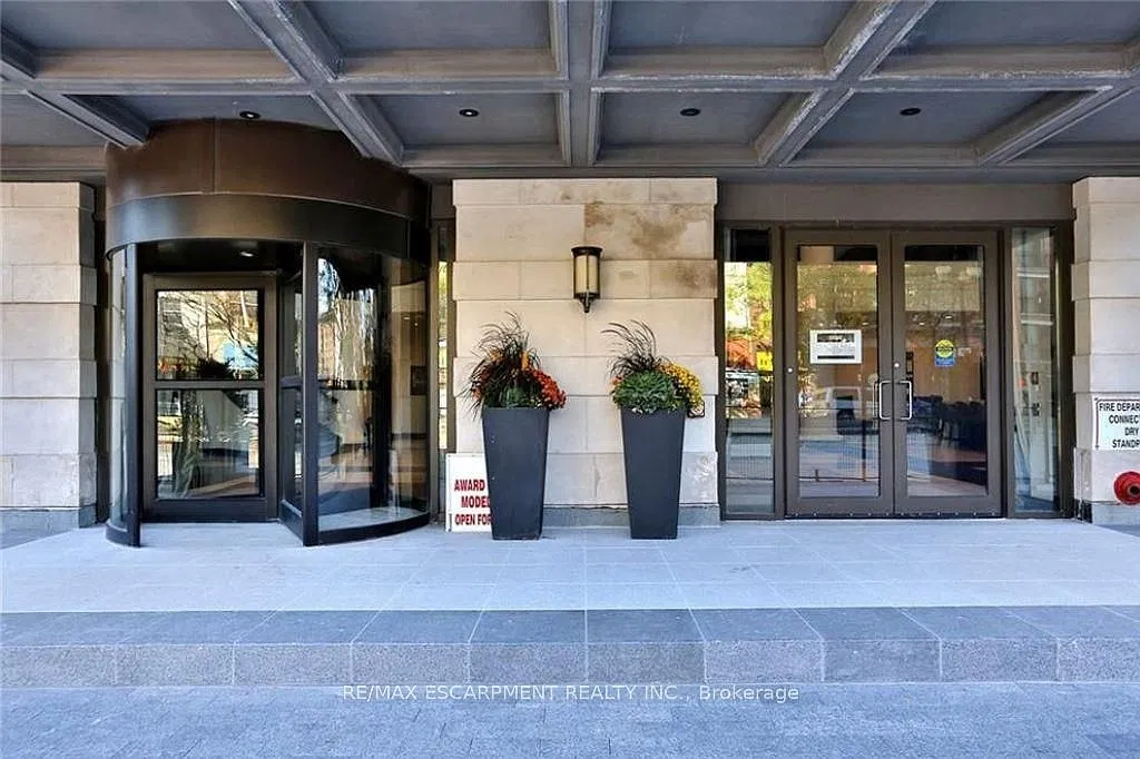 112 King St E — Photo 3