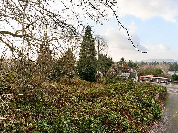 2nd image of 2856 SE 92nd Ave