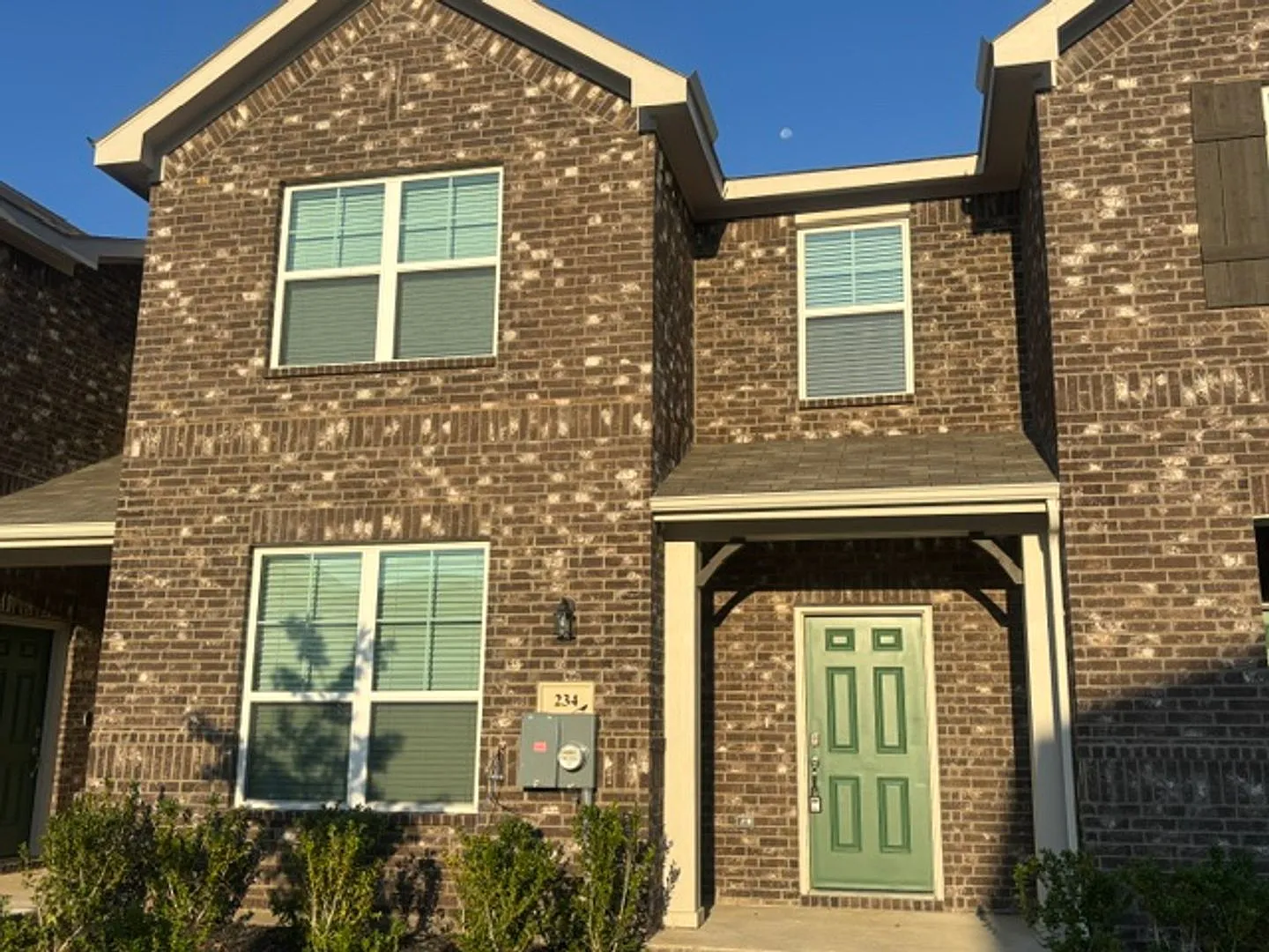 Brand New 2 story Townhouse off 820 and Randol Mill — Photo 1