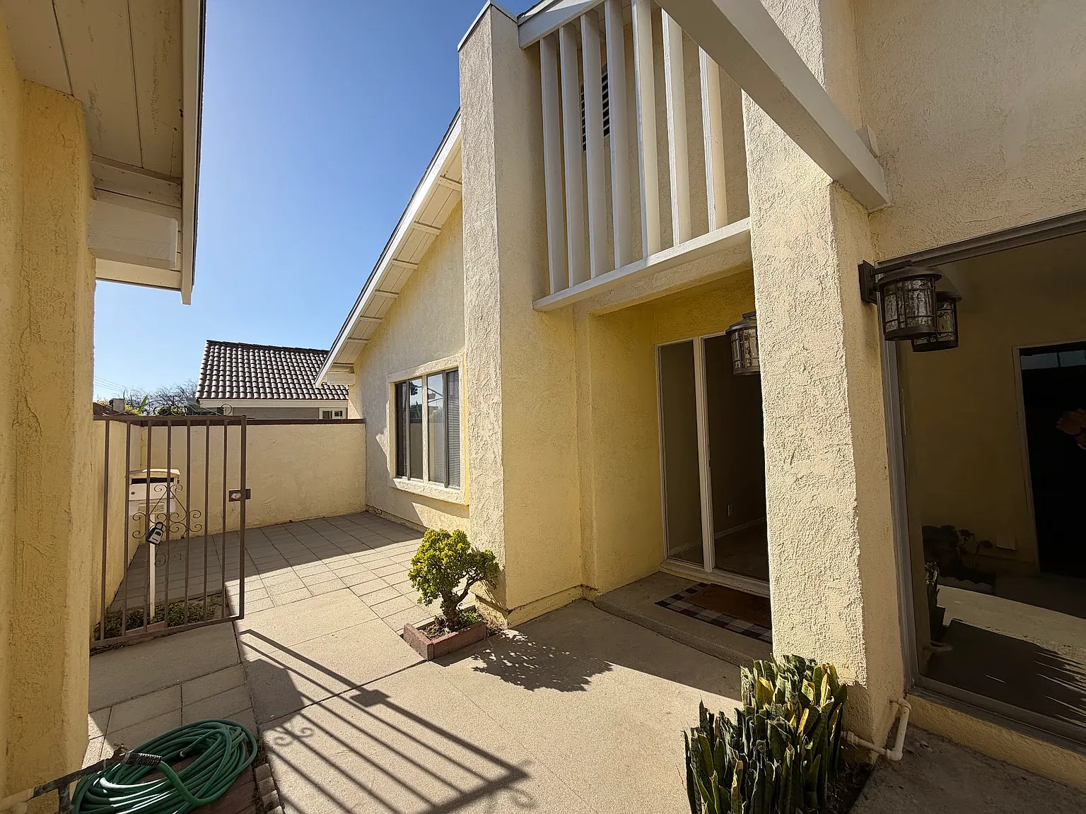 3 bed, 1280 sqft, $4,200 — Photo 2