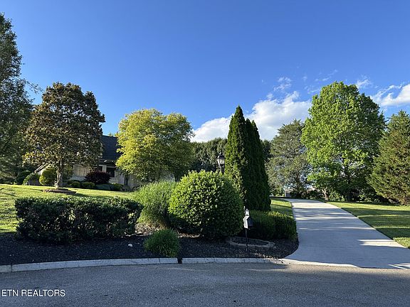 2nd image of 5016 Justin Dr