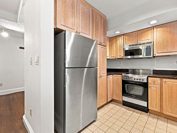 3rd image of 111 Jersey St APT 20A