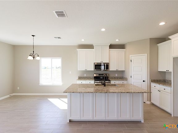 3rd image of 121 Lost Pines Ln