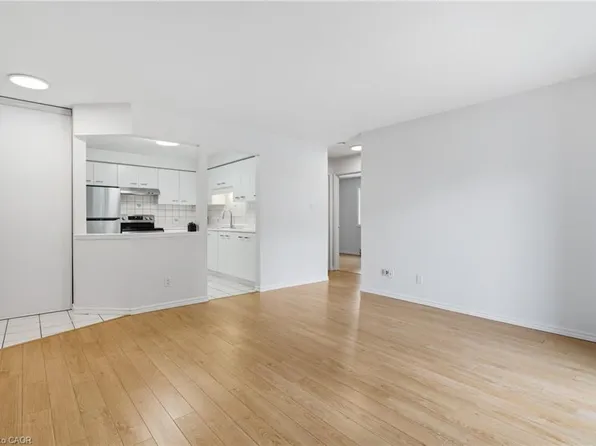 565 Greenfield Ave #306, Kitchener, ON N2C 2P4