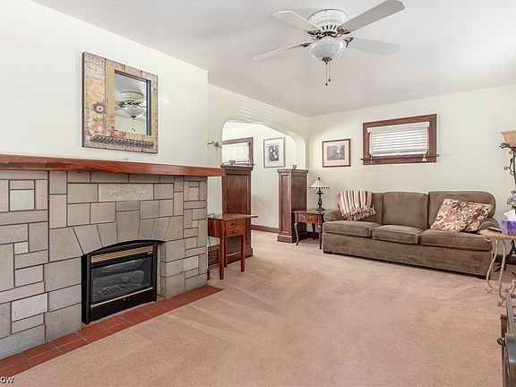 3rd image of 13515 Courtland Ave