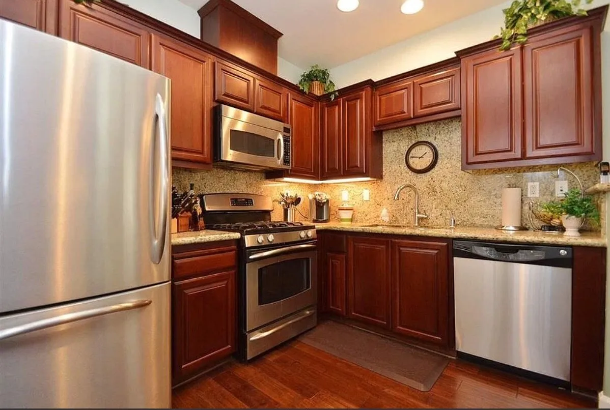 Dublin Terraces Spacious 2BR/2BA with Hardwood Floors, Pool, Clubhouse & Gym! — Photo 4