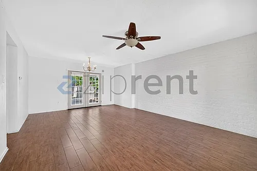 2207 Montclair Dr Photo 1