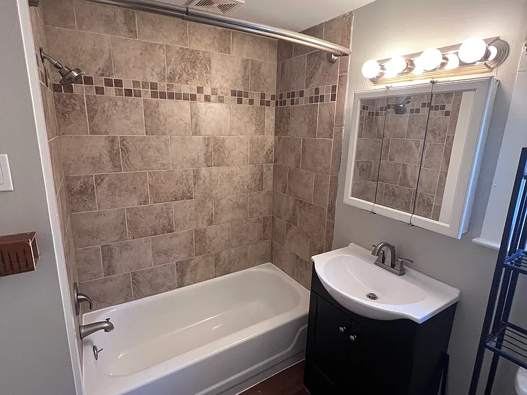 113 E 9th St #1 — Photo 11
